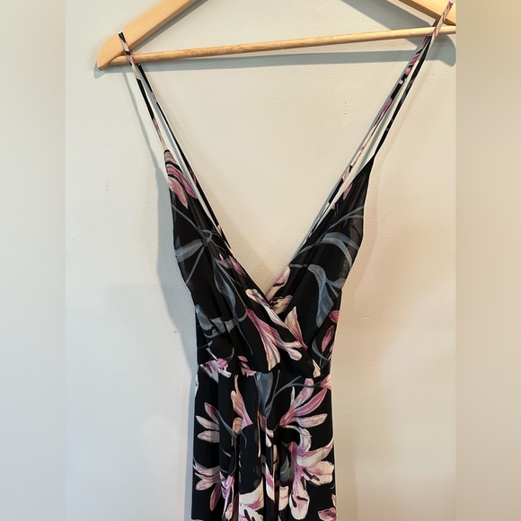 ASTR Surplice Maxi Dress in Black Lily Floral sz M Like New Condition - Picture 3 of 9
